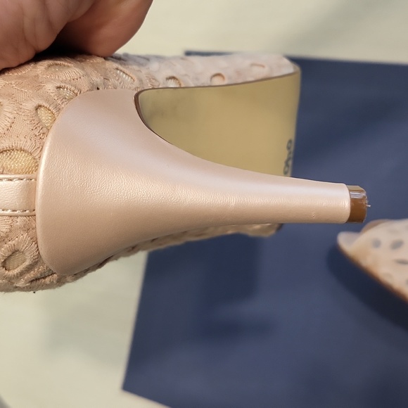 MPO peep toe pumps. - Picture 9 of 10